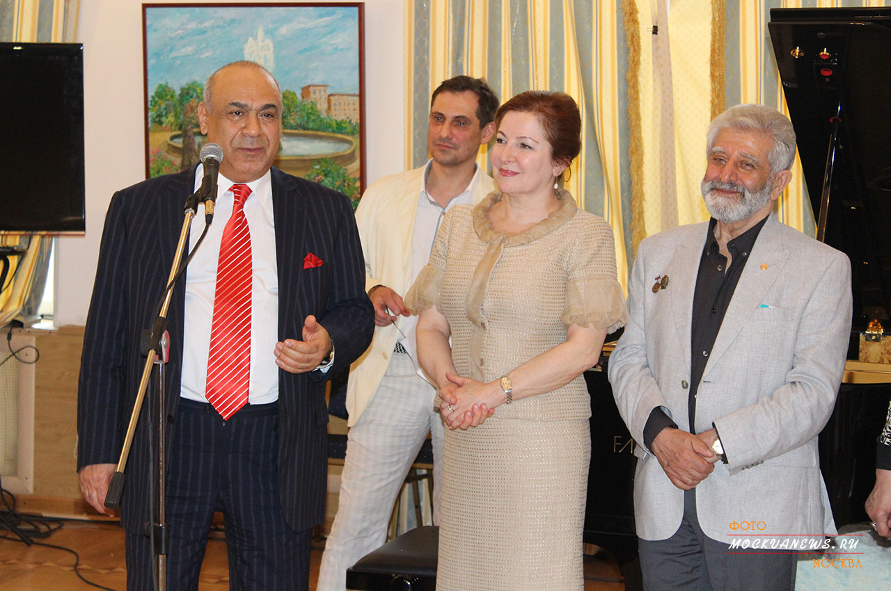 открытие персональной выставки художника Биньямина Шалумова