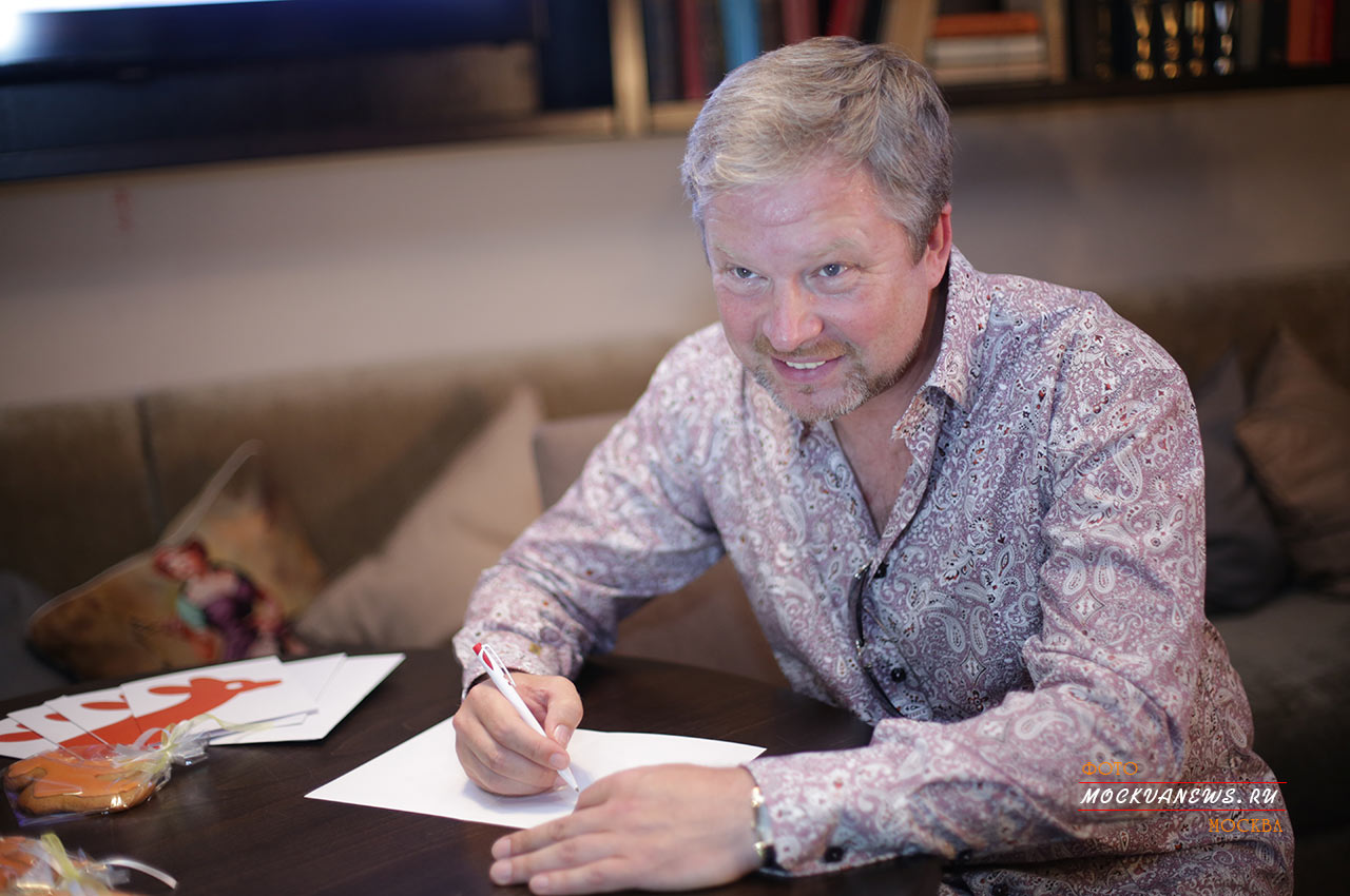 Первый благотворительный вечер #ДАРИТЕРАДОСТЬ с Ниной Курпяковой прошел в Москве