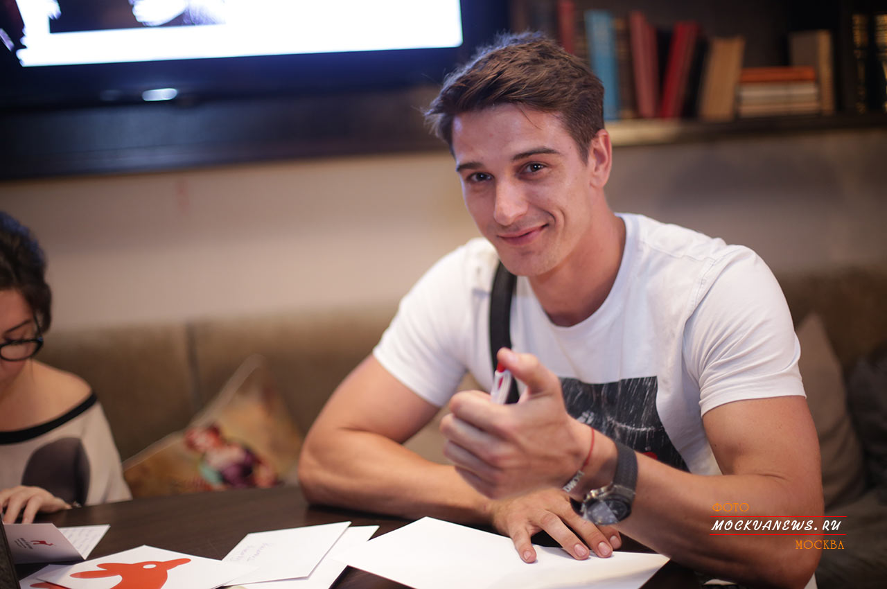 Первый благотворительный вечер #ДАРИТЕРАДОСТЬ с Ниной Курпяковой прошел в Москве