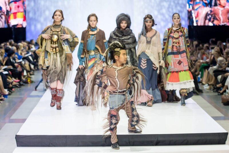 финал конкурса российских дизайнеров одежды "Русский силуэт"