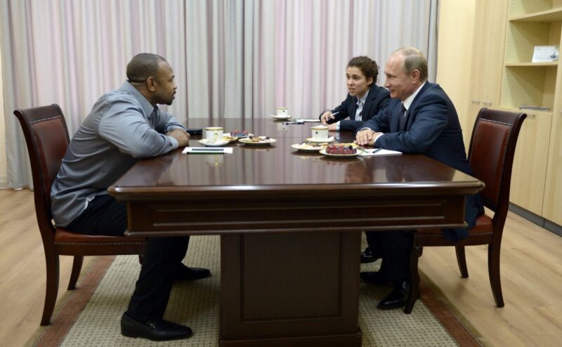 Рой Джойс-младший поимел новую Родину!