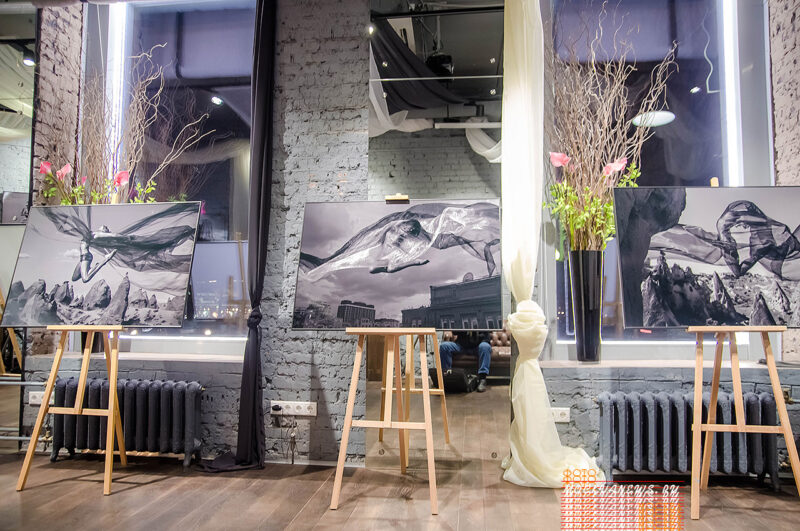 На выставке Романа Кадария