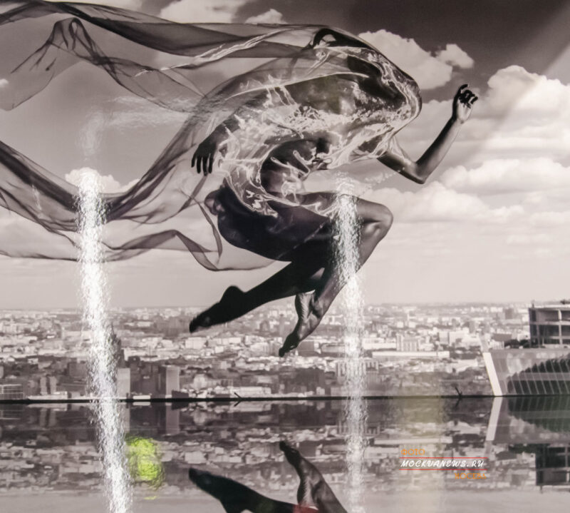 На выставке Романа Кадария