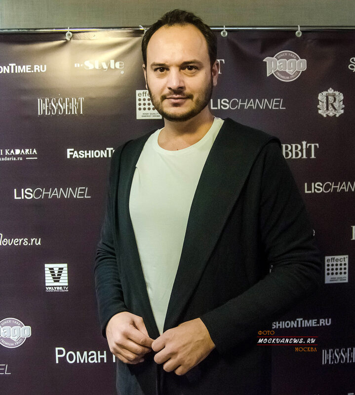 На выставке Романа Кадария