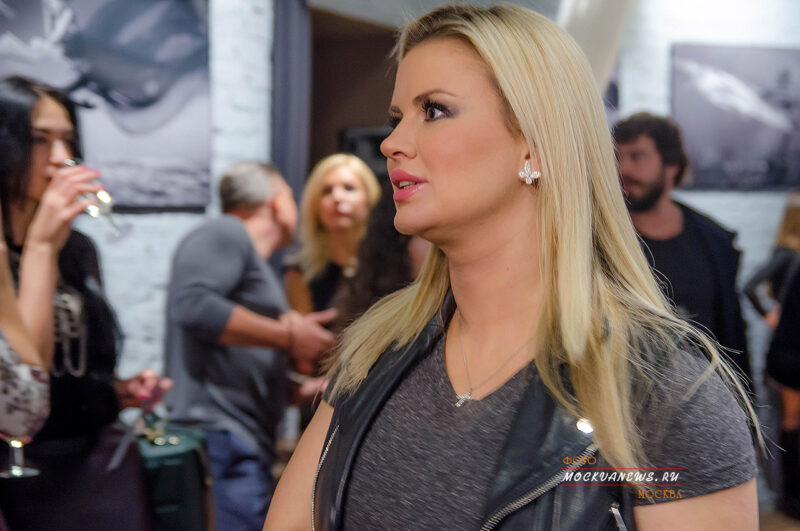 Анна Семенович. На выставке Романа Кадария