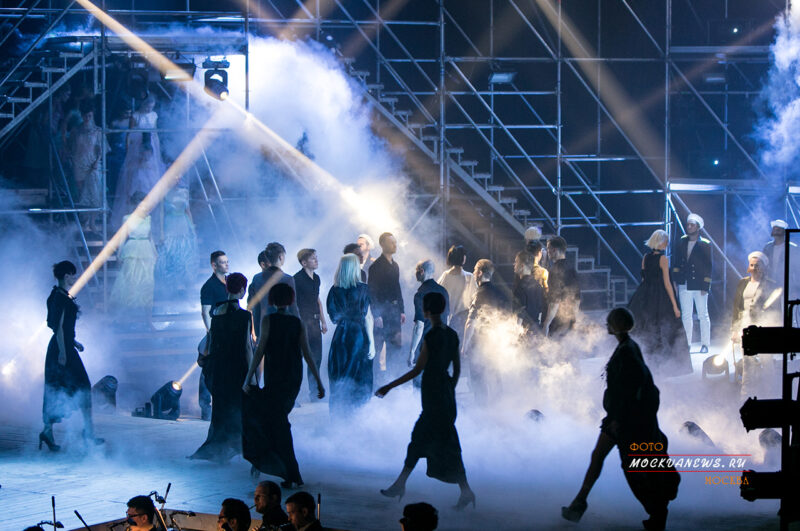 В Москве состоялся Шоу-показ A’MORE коллекции причёсок ESTEL