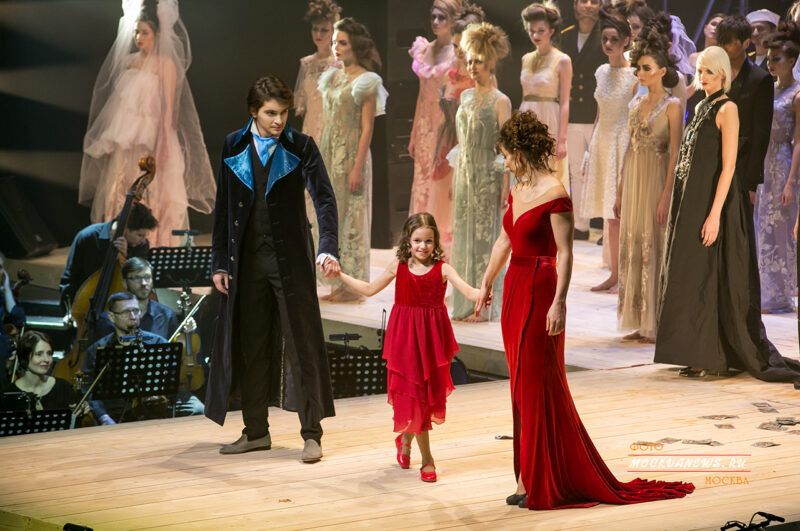 В Москве состоялся Шоу-показ A’MORE коллекции причёсок ESTEL