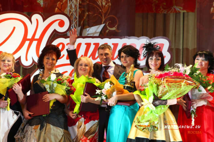 12 стульев для конкурса «Женщина России 2014»
