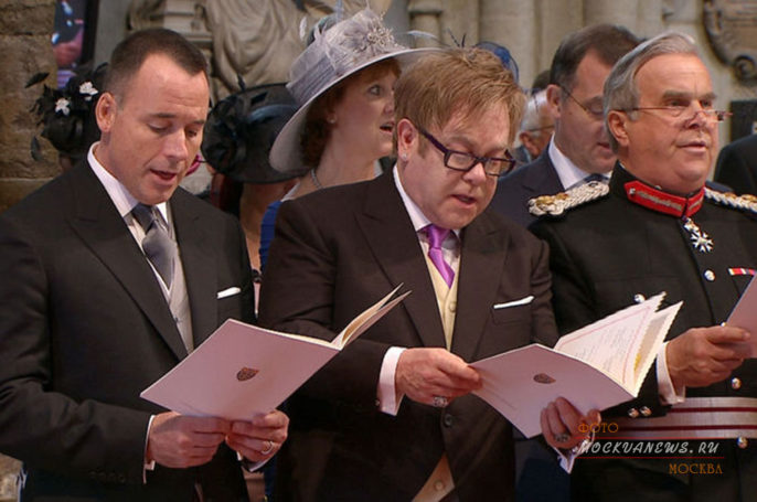 Сэр Элтон стал мужем, а может женой