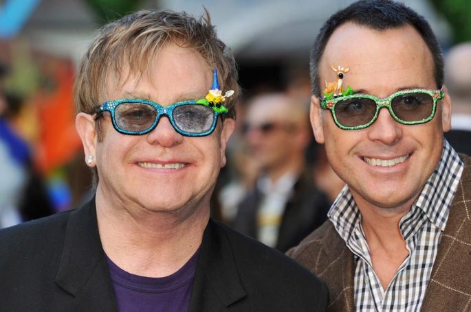 Элтон Джон с мужем стали продюсерами сериала HBO