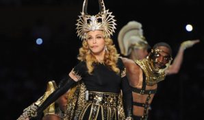 Королевские шляпы от Филиппа Трейси покажут Санкт-Петербурге