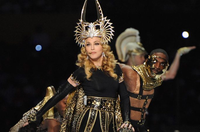 Королевские шляпы от Филиппа Трейси покажут Санкт-Петербурге