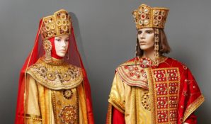 Выставка Евгении Еловиковой — Сценический костюм из коллекции Театра Мистерий