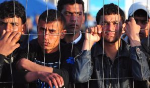 Гости Москвы ищут Красную площадь, работу, интересуясь ценой проезда в метро