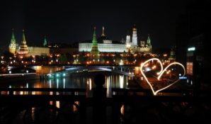 Для туристов Москва «Не просто город» — новый слоган и туристическая символика