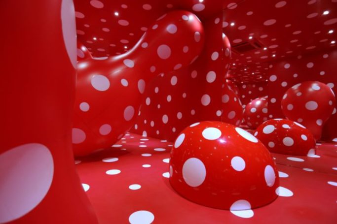 Яей Кусама — «гид» по бесконечности