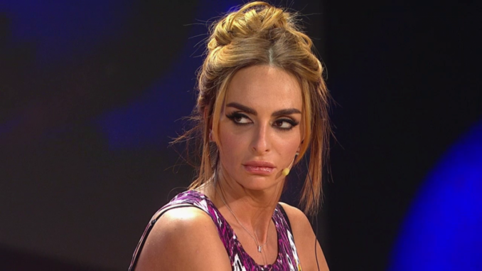 Екатерина Варнава исполняет роль простодушной стервы