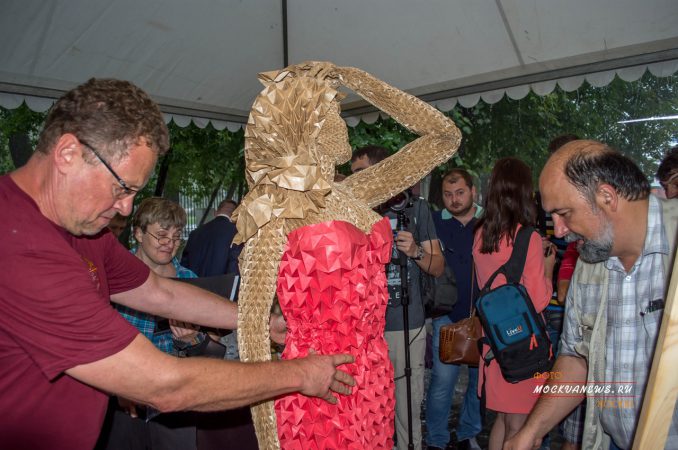 Олег Назаров. "Девушка с веслом"