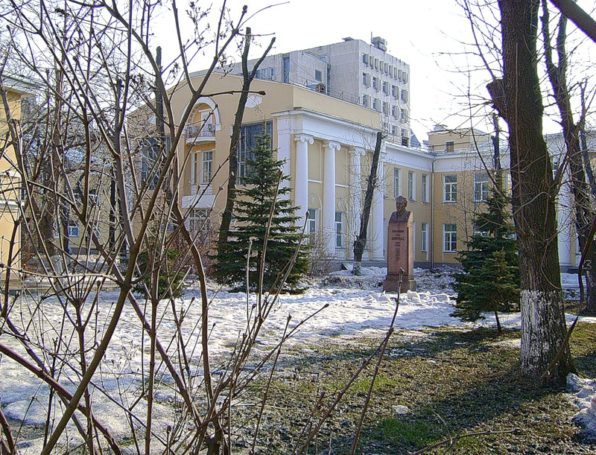 В МНИИ им. Гельмгольца жительнице Подмосковья вернули зрение