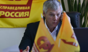 Депутат Валерий Гартунг принуждает людей писать кляузы на «Единую Россию»