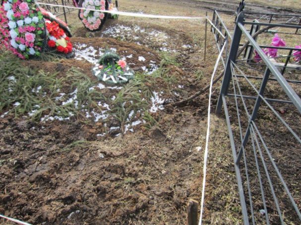 Преступники не пожалели могил