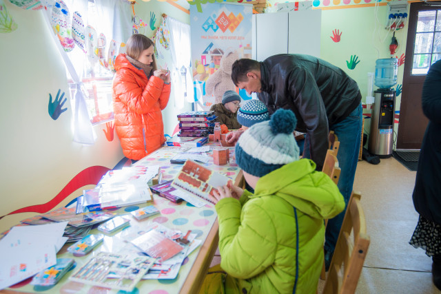 Мастер-класс для детей на фестивале «Пасхальная радость» устроила для детей TOY RU