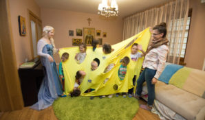 Компания TOY RU устроила праздник для деток из приютов и подарила самые долгожданные подарки