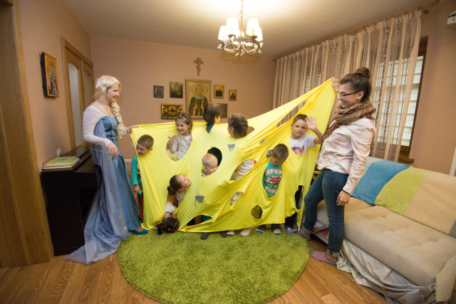 Компания TOY RU устроила праздник для деток из приютов и подарила самые долгожданные подарки