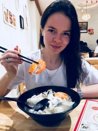 Елена Князева отравилась в Китае