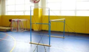 В России выполнение упражнения на уроке физкультуры обернулось переломом позвоночника у школьницы