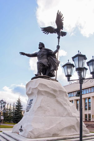 В Калуге при участии Мединского прошла церемония открытия памятника князю Ивану III