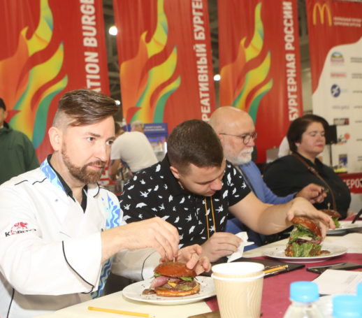 Представители «Макдоналдс» выполнили роль судей в рамках «Территории бургеров»