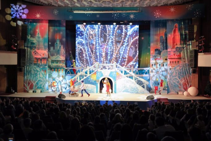 Премьера Легендарной Елки на Новом Арбате  «Семь чудес Москвы»