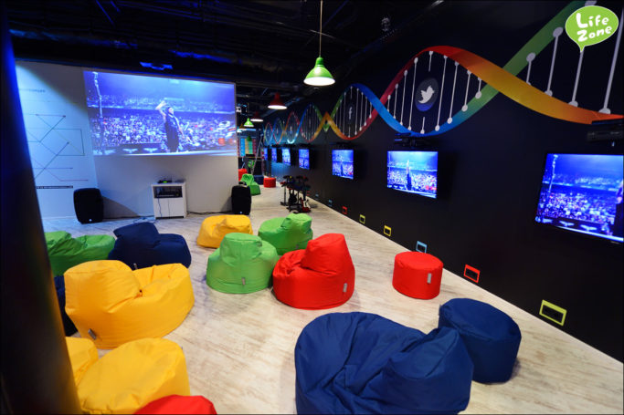 «М.Видео» создал магазин-клуб для геймеров, где они могут испытать новинки рынка