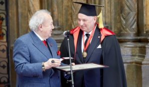 Коллекционер Вячеслав Кантор стал обладателем мантии почётного члена Российской академии художеств