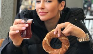 Мисс Мира, София Никитчук, отметила новогодние праздники с семьей