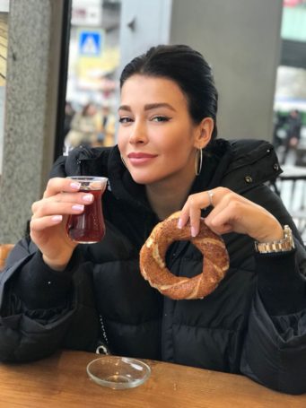 Мисс Мира, София Никитчук, отметила новогодние праздники с семьей