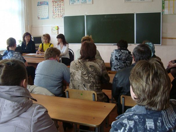 Исаак Калина: нужно делать так, чтобы мамы и папы с улыбкой шли на родительское собрание