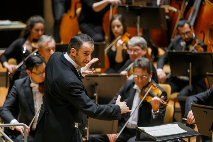 В Большом зале Берлинской филармонии выступил Немецкий национальный оркестр (Germany National Orchestra) под управлением Михаэля Цукерника (Michael Zukernik)