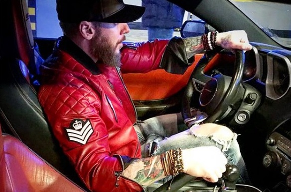 В сети обсуждают лицо новой коллекции дизайнера Геннадия Горбачева