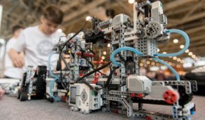 Компания LEGO Education поддерживает юных инженеров