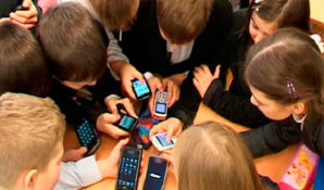 В Департаменте образования Москвы не видят причин запрещать гаджеты в школах