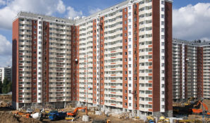 Неизвестные злоумышленники повредили имущество жителей Нахимовского комплекса в Москве.