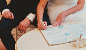 Россияне стали чаще идти к нотариусу за брачным договором