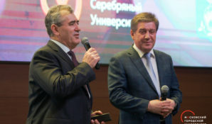 Первый выпуск «Серебряного университета» получил сертификаты из рук Исаака Калины
