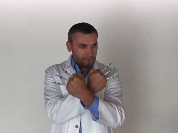 Пластический хирург Саратовцев рассказал, как оперировать без крови