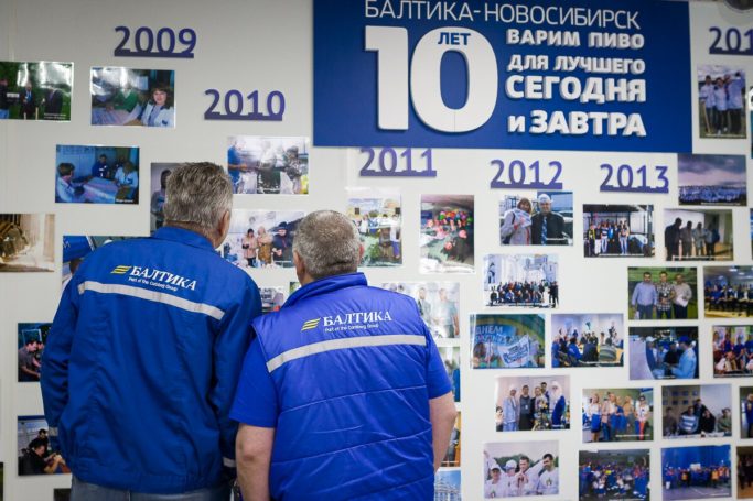 Завод «Балтика» в Новосибирске создал фотовыставку в честь 10-летнего юбилея