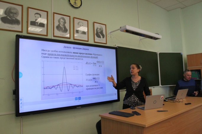 Исаак Калина сообщил о скором внедрении МЭШ во всех школах столицы
