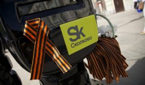 Робот компании «Промобот» посетил Парад Победы, где поздравил ветеранов