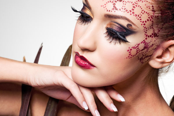 КАК СТАТЬ ВИЗАЖИСТОМ С НУЛЯ: ГДЕ НАЧАТЬ — СОВЕТЫ ОТ ШКОЛЫ ВИЗАЖА